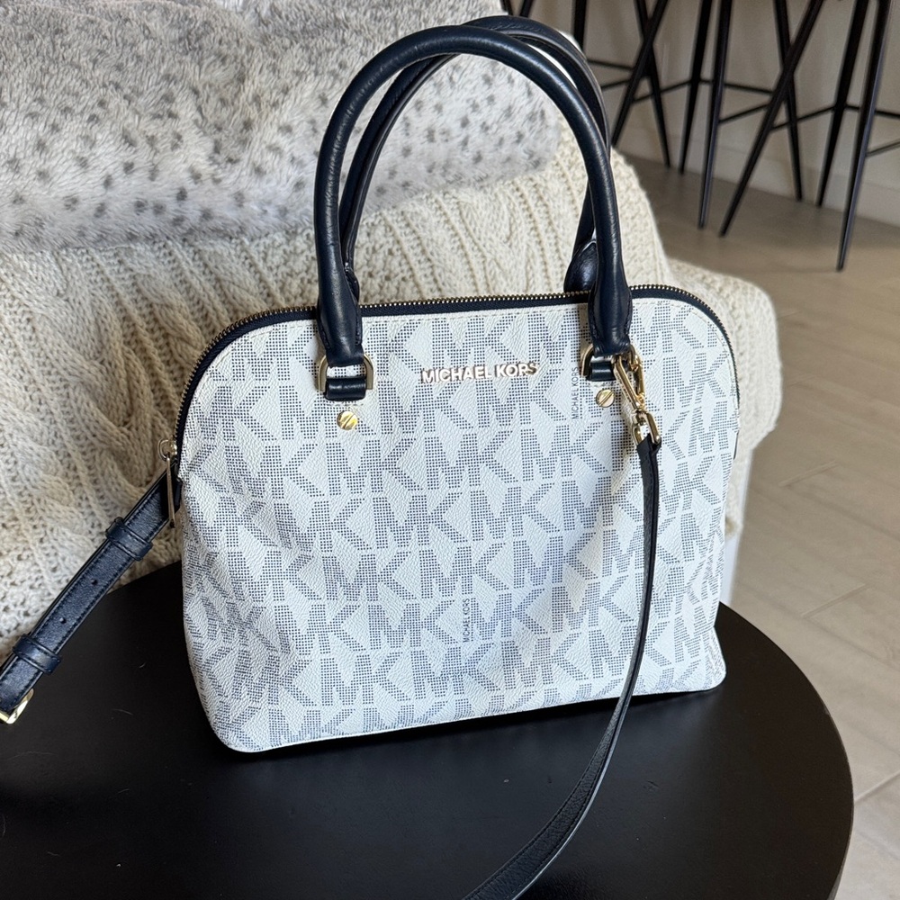 Elegant Navy Blue Leather Handbag | Michael Kors